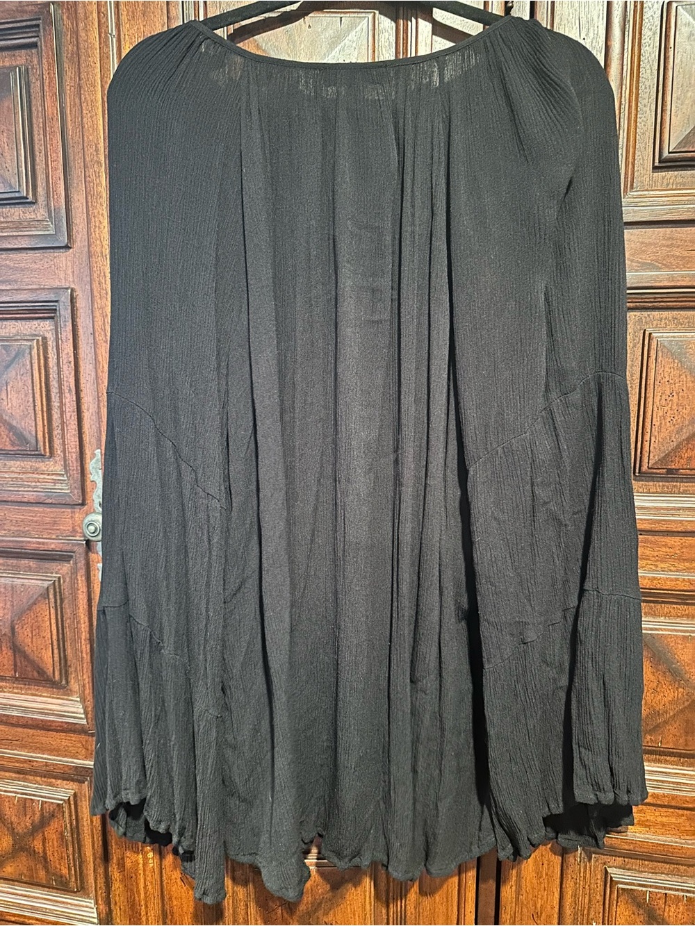 4X 26/28 Suzanne Betro Black Gauze Top with Floral Embroidery long bell sleeves - Picture 8 of 9